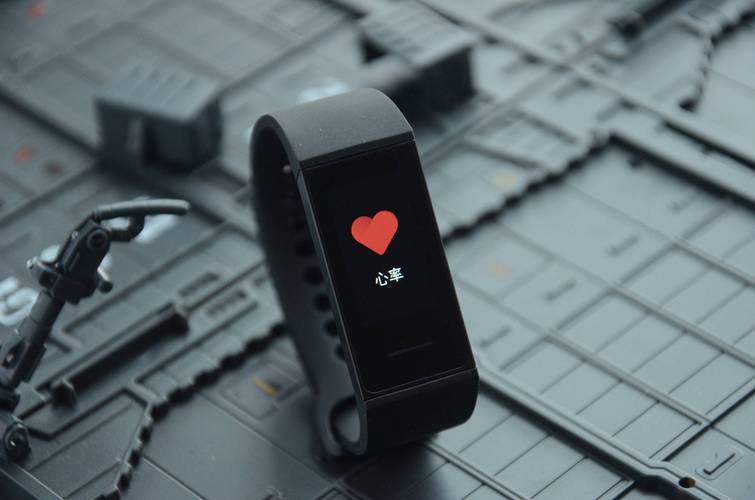 9元！Redmi首款智能手環評測 能“打贏”小米手環5嗎？